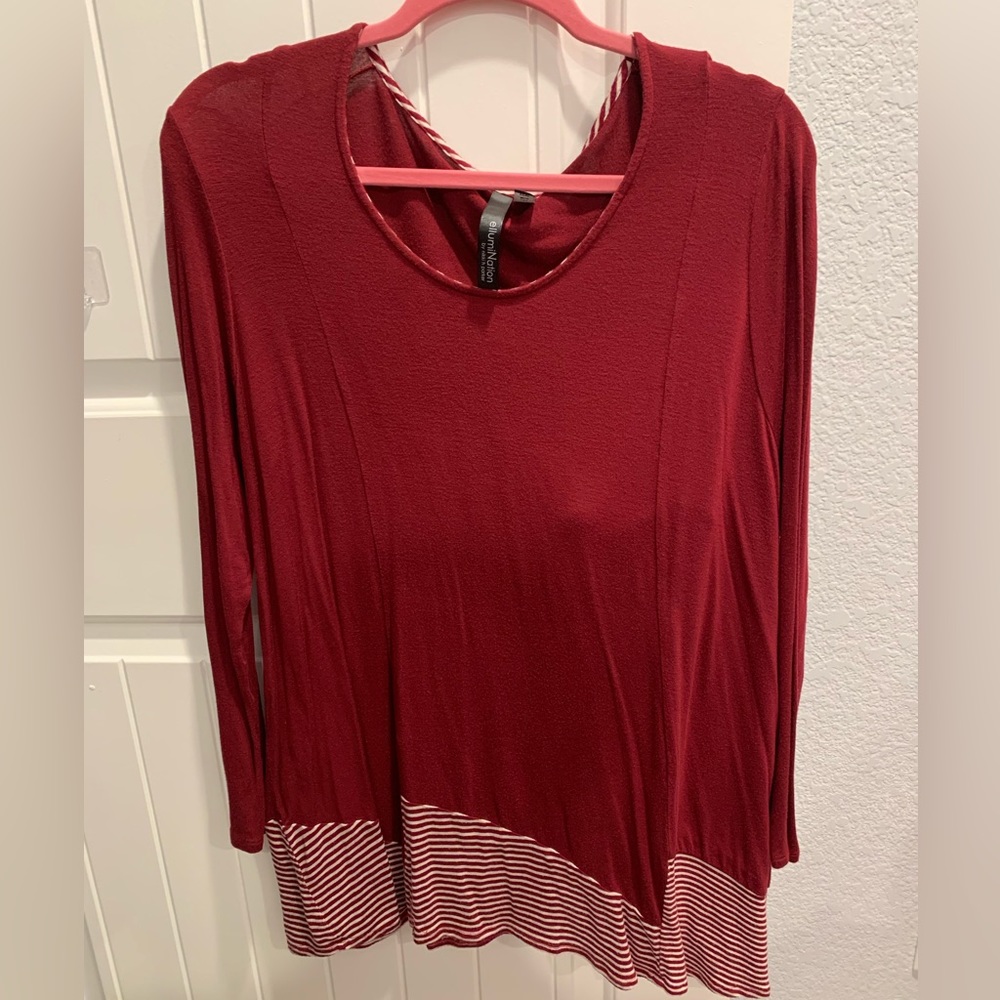 Woman’s ellumiNation top size 1X